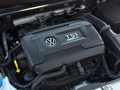 2017 Volkswagen Golf R DCC & Navigation 4Motion
