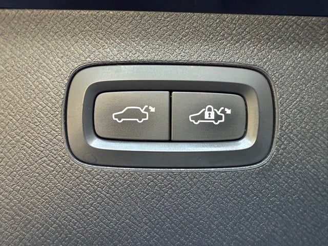 2016 Volvo XC90 T6 R-Design